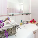 Nea Leona Apartment