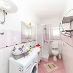 Nea Leona Apartment *