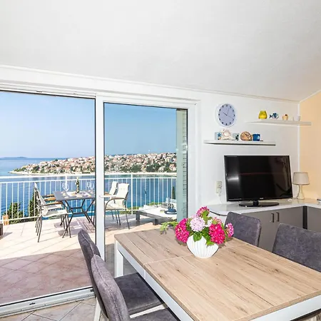 Nea Leona * Τρογκίρ