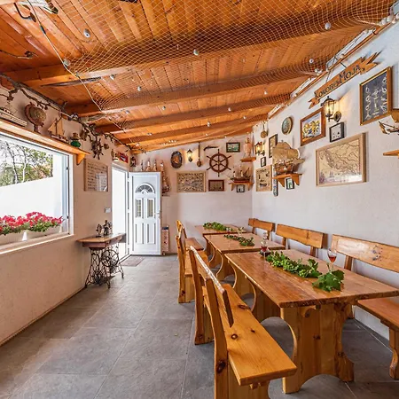 Nea Leona Διαμέρισμα *