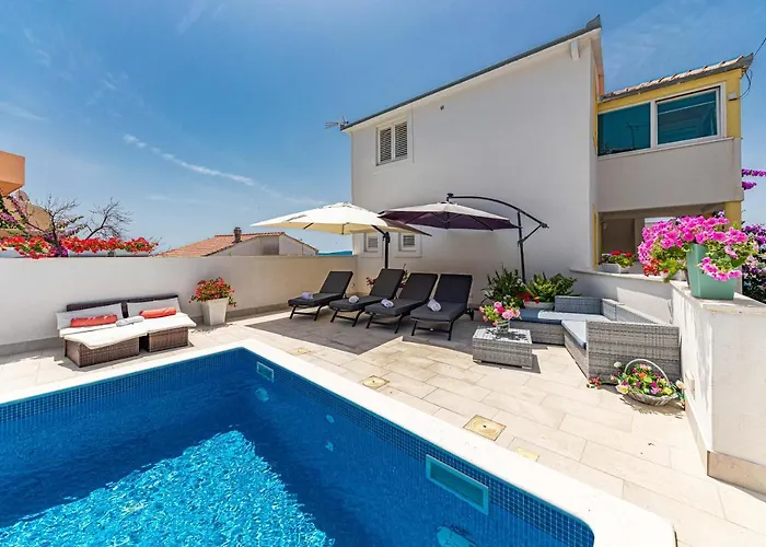 Nea Leona Trogir
