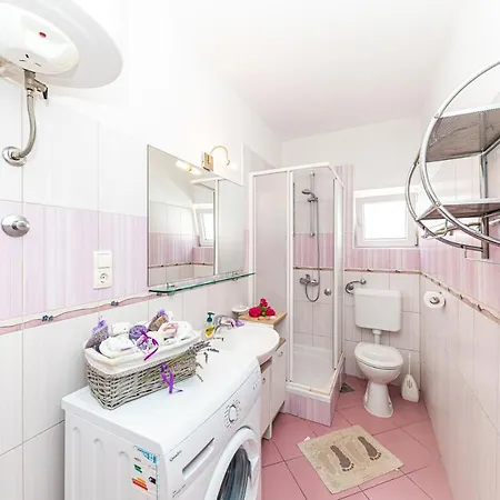 Nea Leona Apartment *